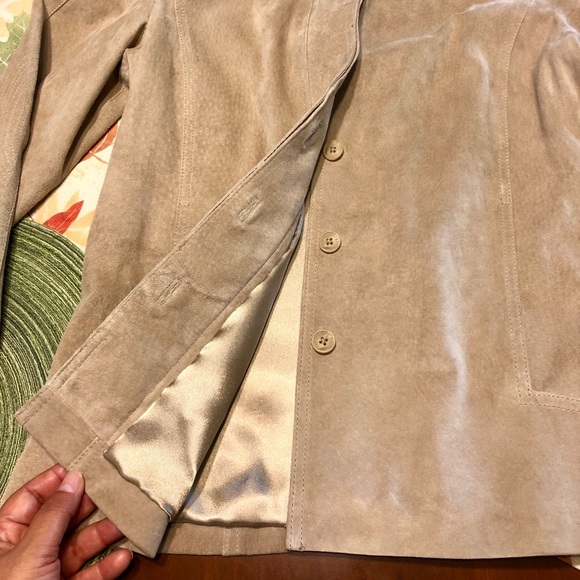 TERRY LEWIS LUXURY Beige Jacket 🧥 Can go with Dress 👗 Jeans 👖 and more - Picture 5 of 7